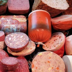 Wurst in einer Auslage