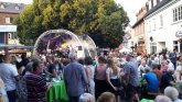 Geisenheimer Lindenfest Geisenheimer Lindenfest am Lindenplatz mit vielen feiernden Menschen