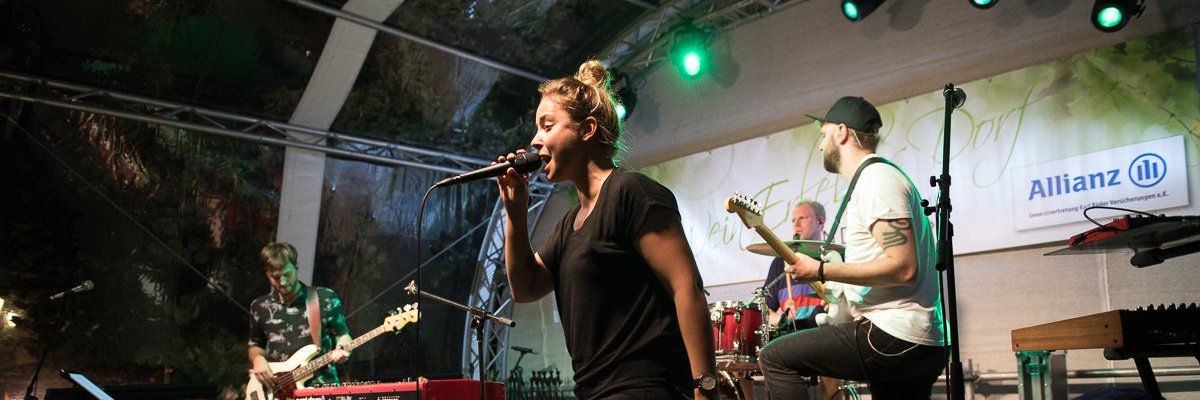 Auftritt einer Band auf dem Lindenfest