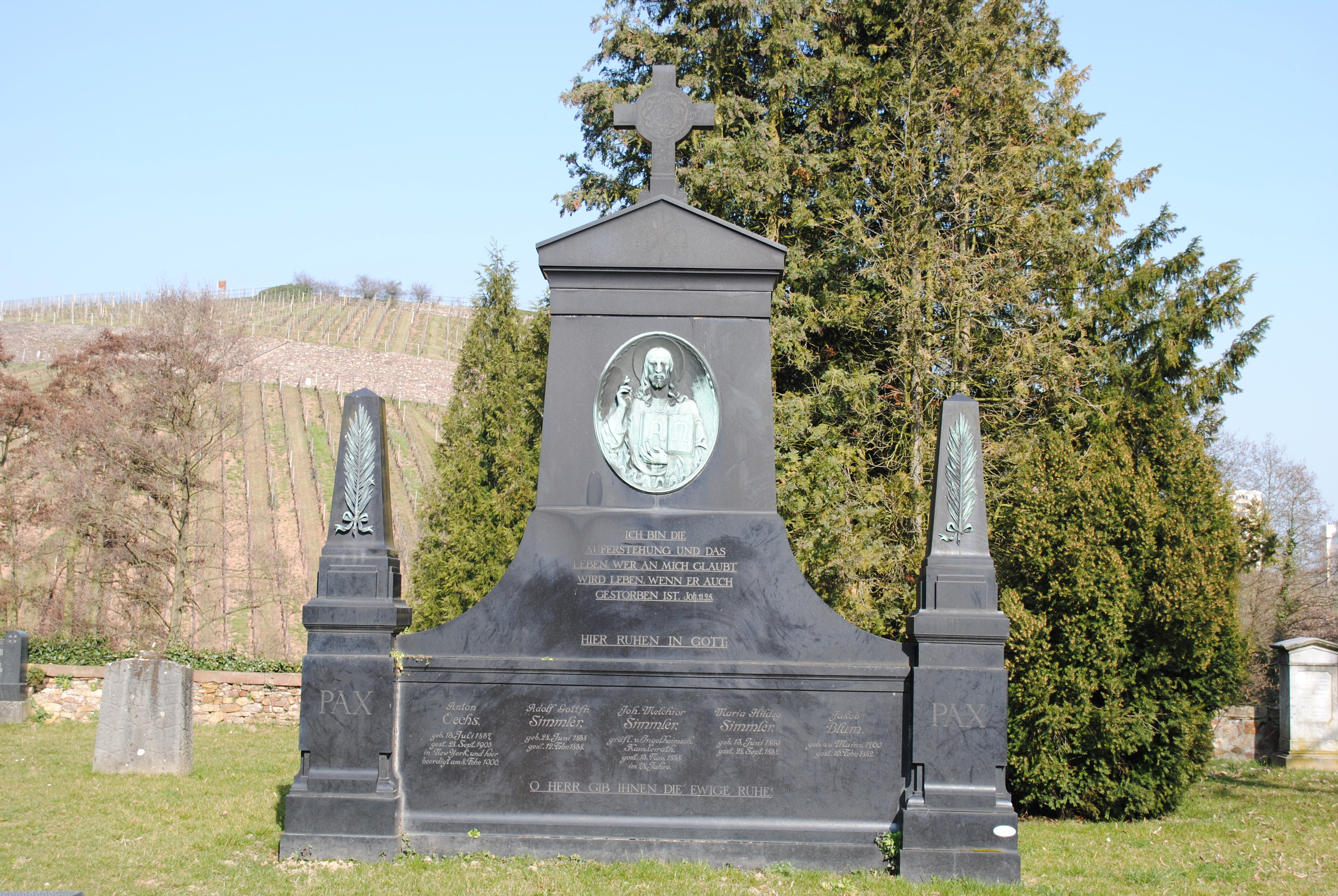 Grabstein auf dem alten Friedhof in Geisenheim