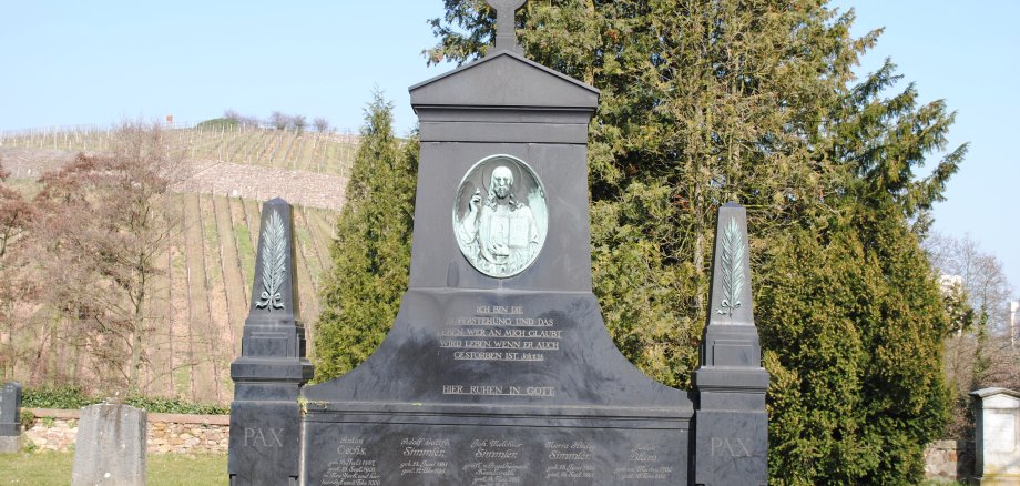 Grabstein auf dem alten Friedhof in Geisenheim