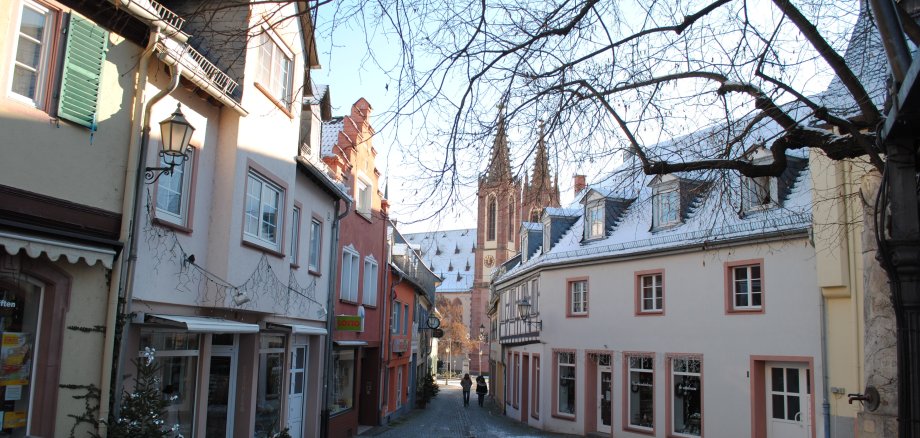 Verschneite Einkaufsstraße