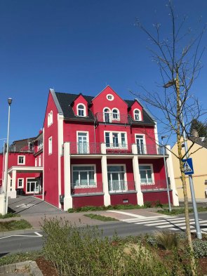 Rotes Großes Gebäude