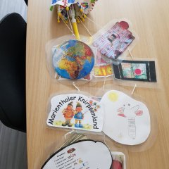 Der bunte Schirm eingeklappt 