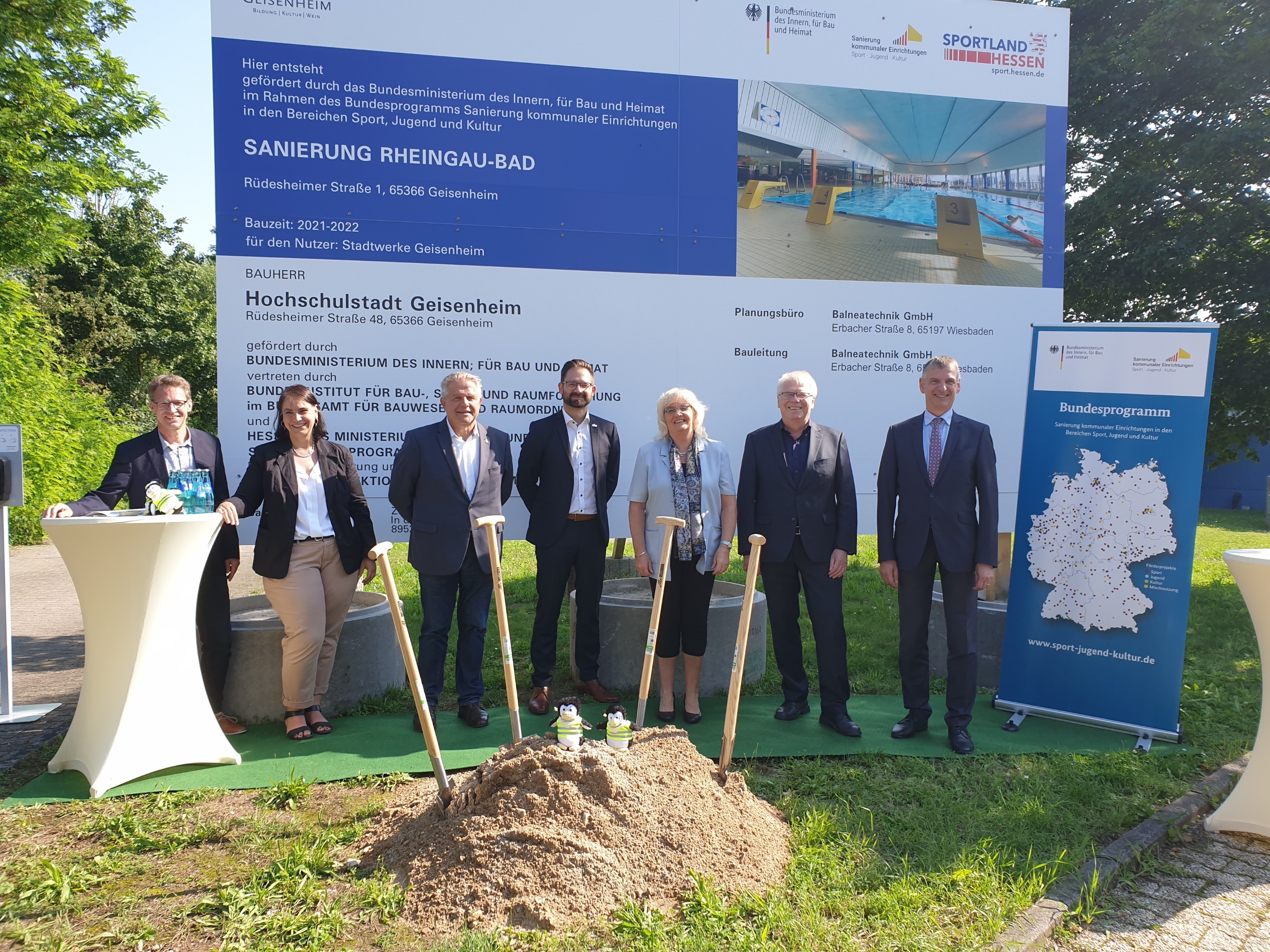 Gruppenbild beim Spatenstich