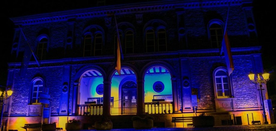 Rathaus illuminiert Bamba da Rosa