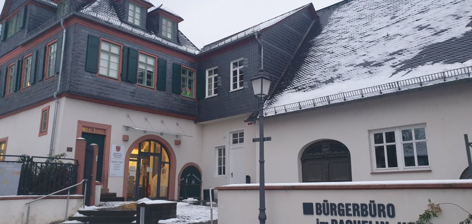 Bachelin-Haus mit Bürgerbüro im Winter