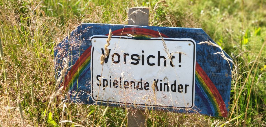 Schild Vorsicht Spielende Kinder 