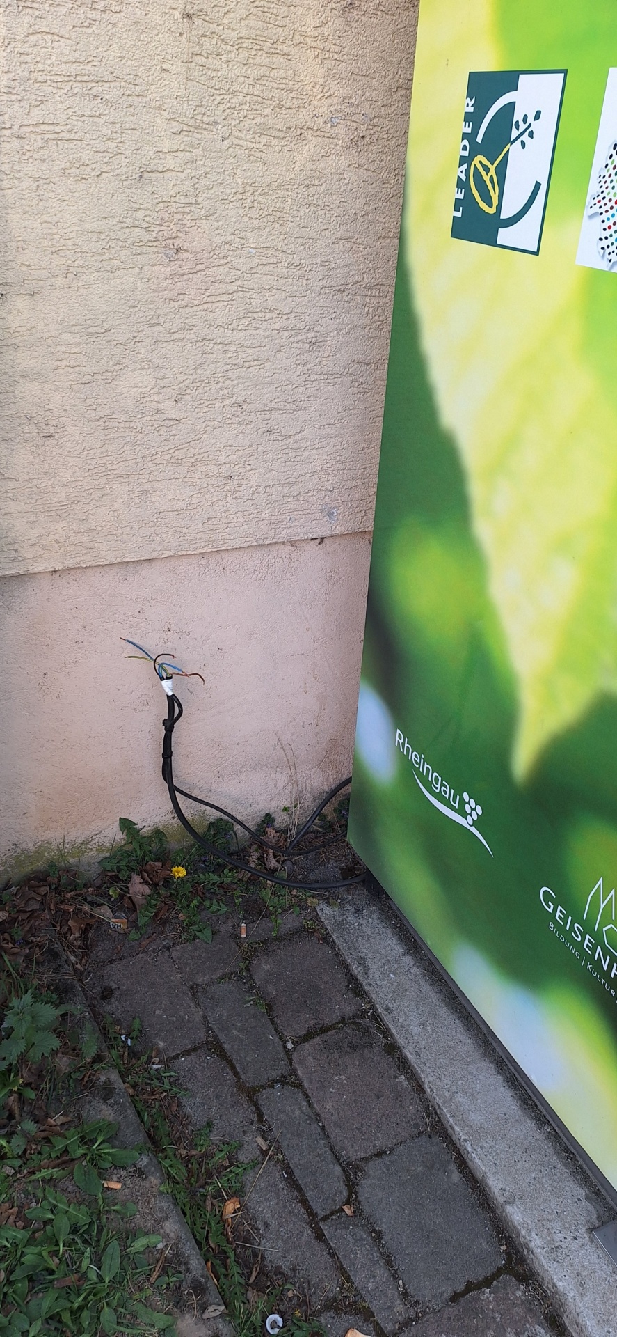 durchgeschnittene Stromleitung am Regiomaten