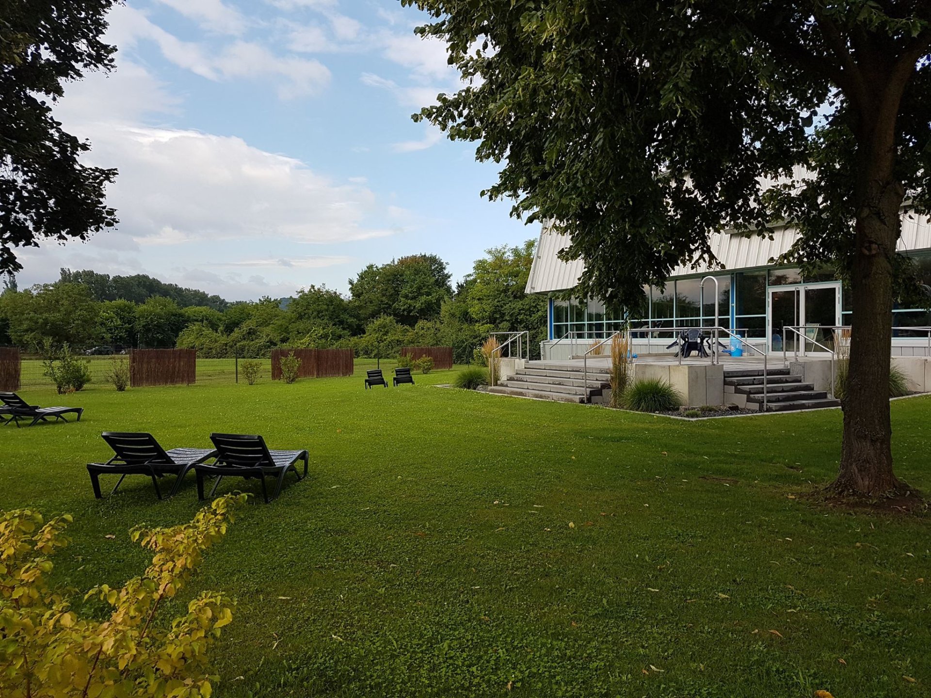 Liegewiese im Außenbereich Rheingau Bad