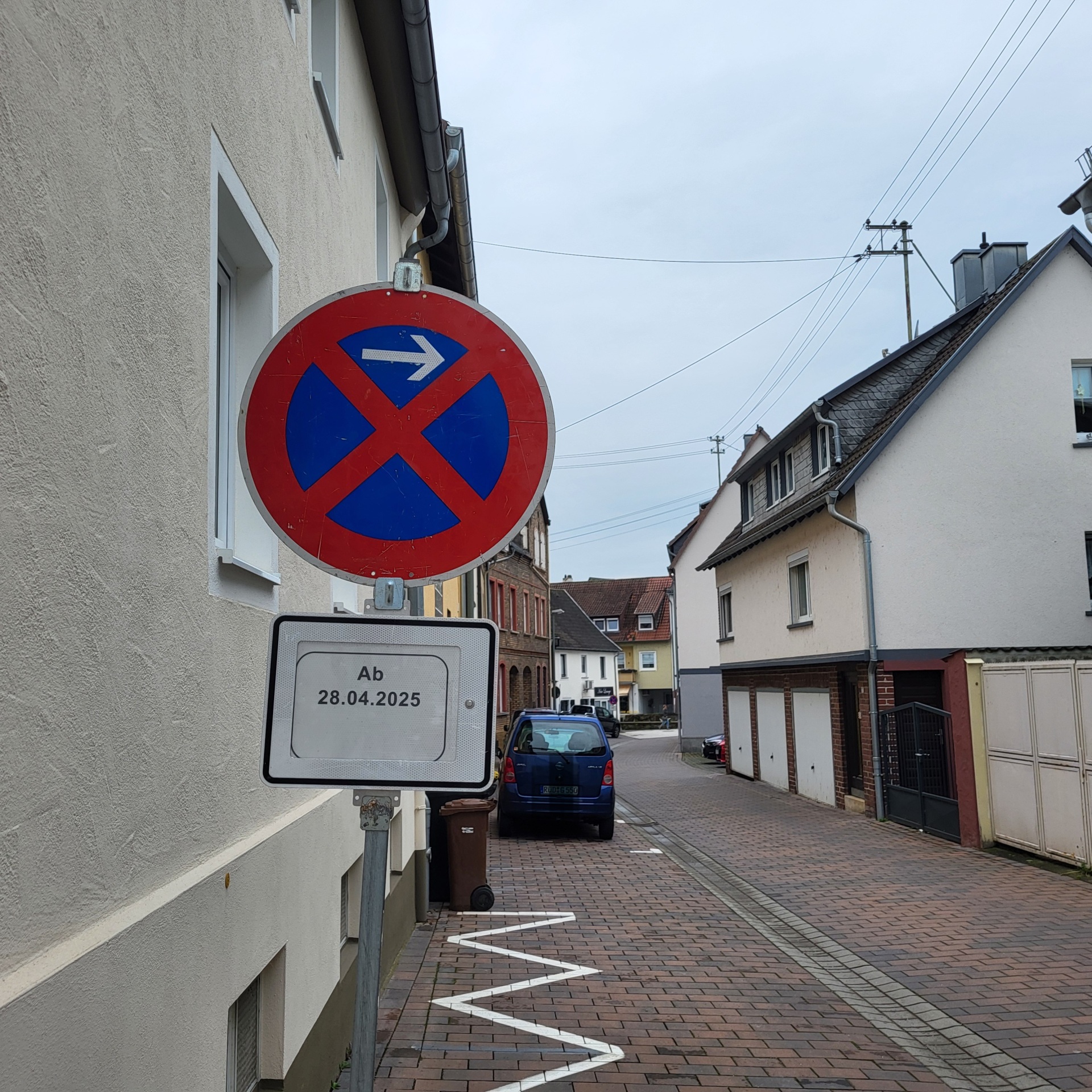 Schild Halteverbot in der Weberstraße