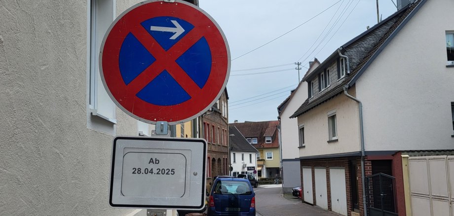 Schild Halteverbot in der Weberstraße