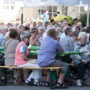 Ältere Menschen bei der Stunde der Heimat