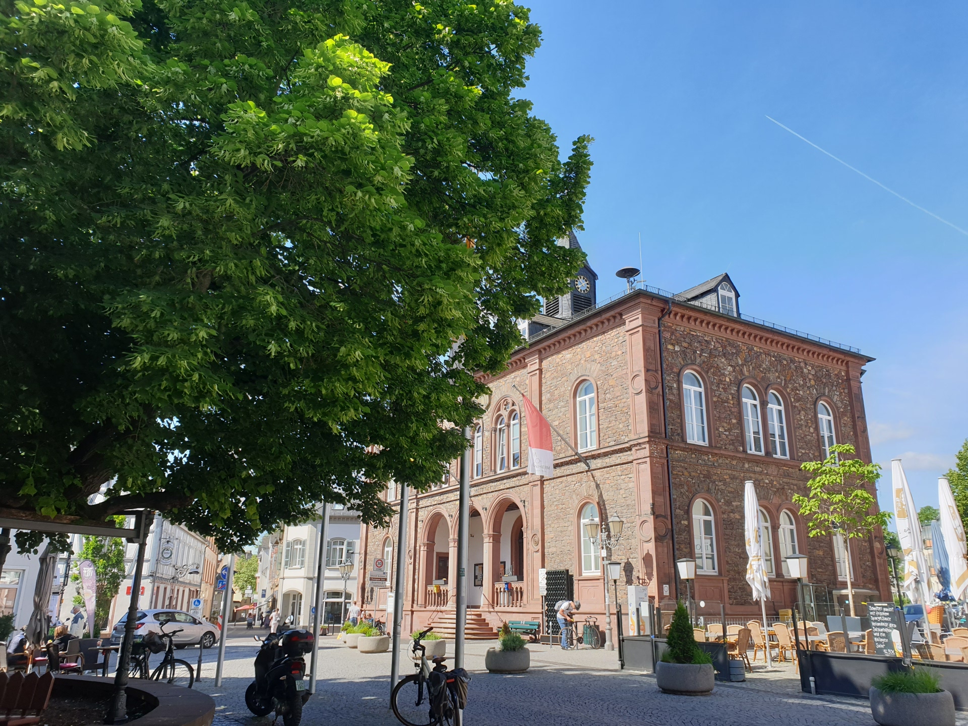 Geisenheimer Rathaus im Sommer