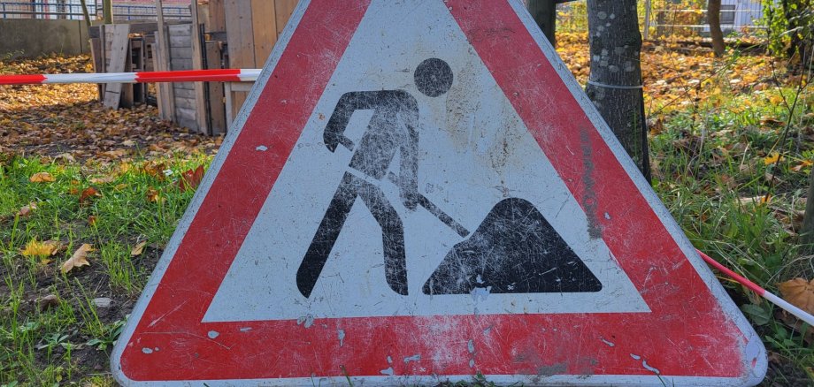 Schild Achtung Baustelle