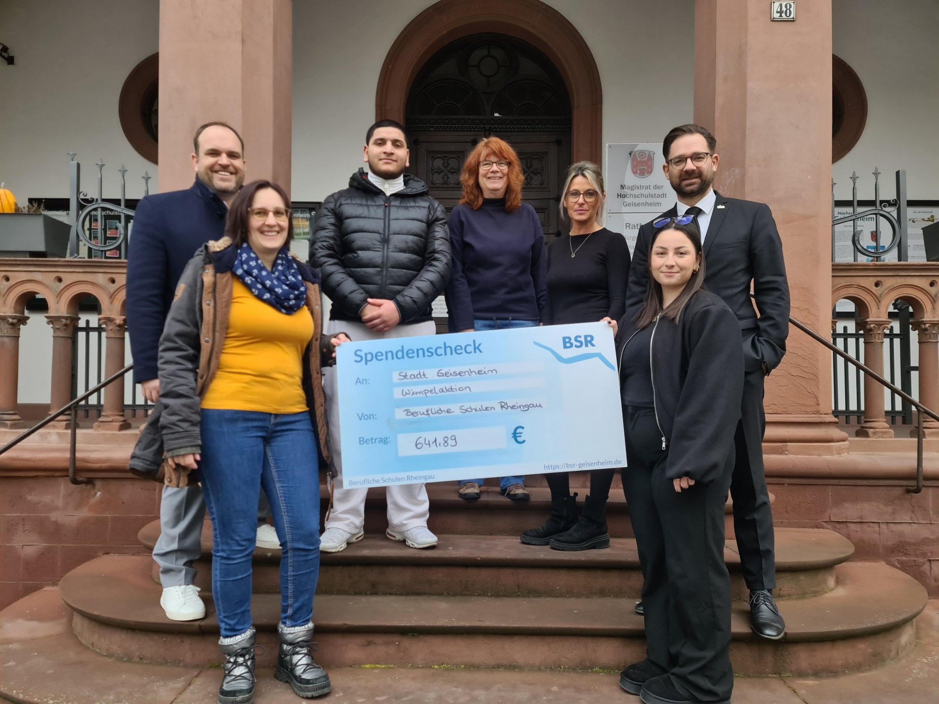 Übergabe der Spende für die Wimpelaktion