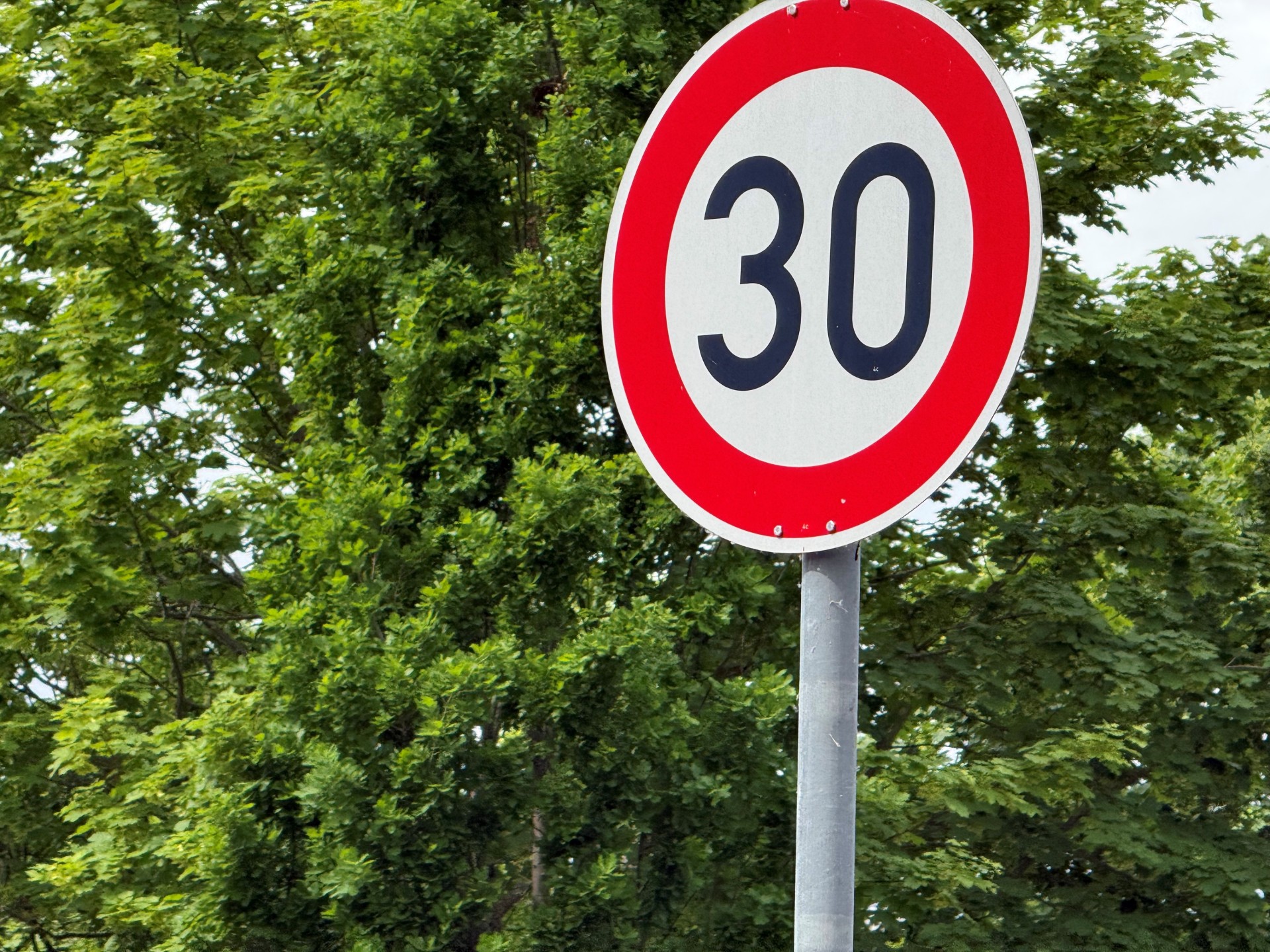 Verkehrsschild Tempo 30