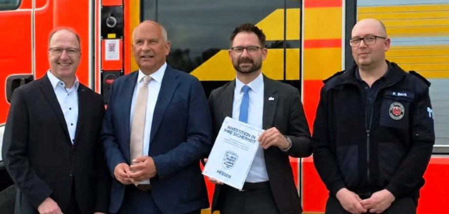Übergabe Fördermittelbescheid Ingo Schon, Roman Poseck, Christian Aßmann und Peter Bach