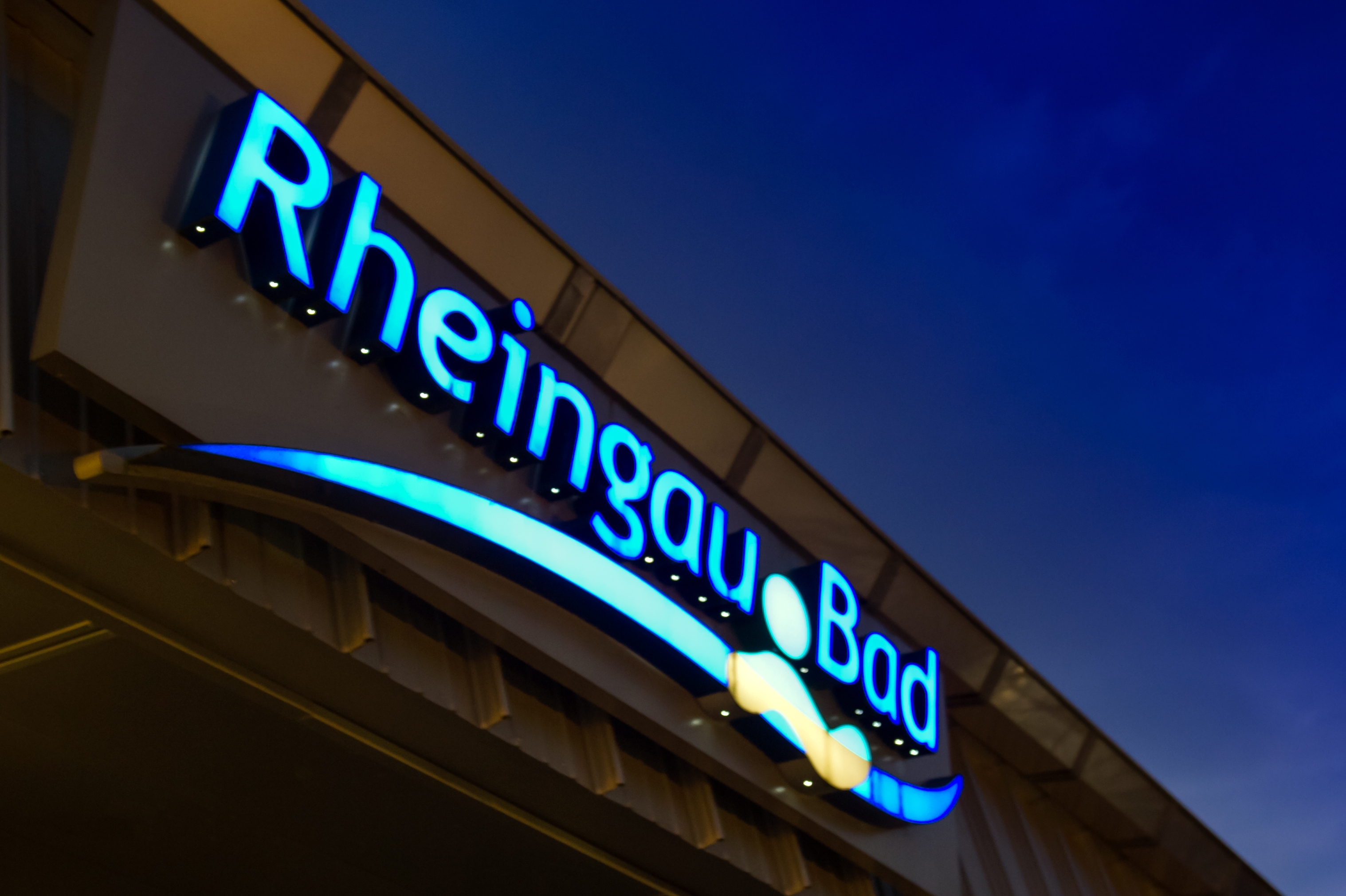 Leuchtendes Schild, des Rheingau Bades