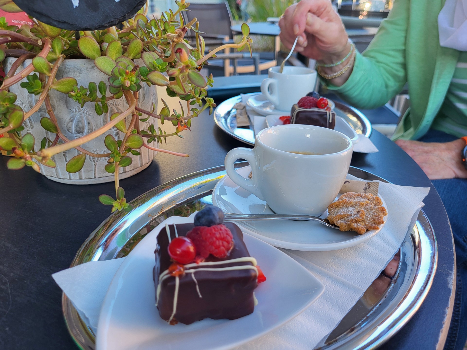 Törtchen und Kaffee