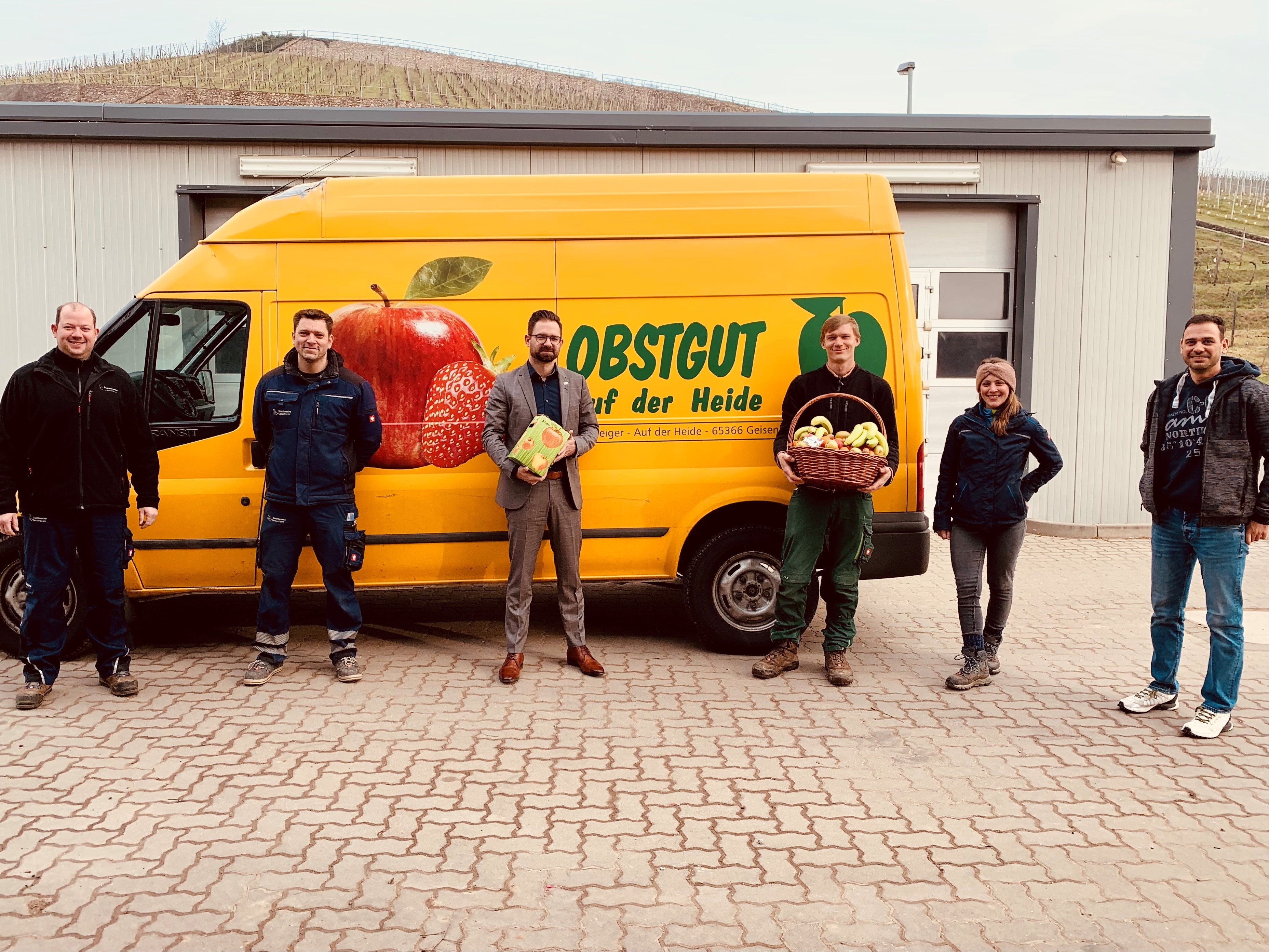 Bus Obstgut auf Bauhof