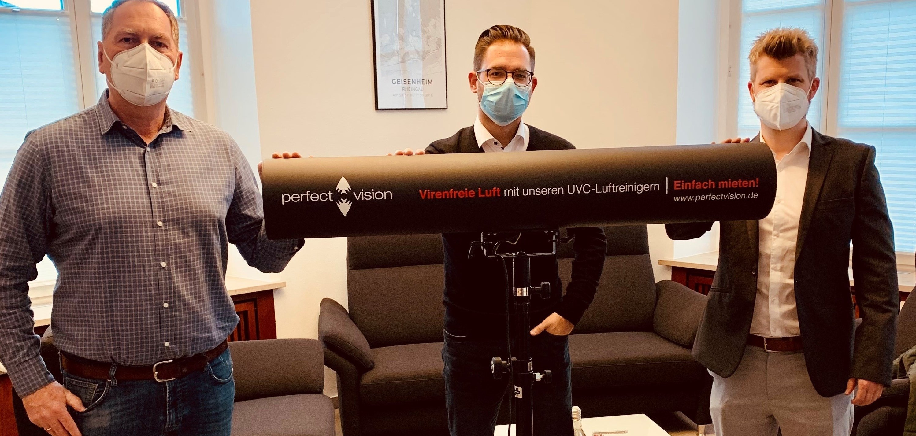 Geschäftsführer Perfect Vision Ralf Heim, Bürgermeister Christian Aßmann, Ordnungsamtsleiter Patrick KirschnerLuftreiniger