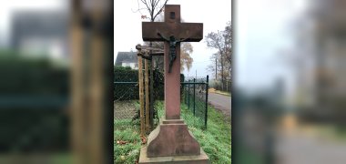 Wegkreuz vor der Sanierung