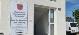 Eingang zum Amt für Sicherheit und Ordnung der Hochschulstadt Geisenheim, Winkeler Straße 132.