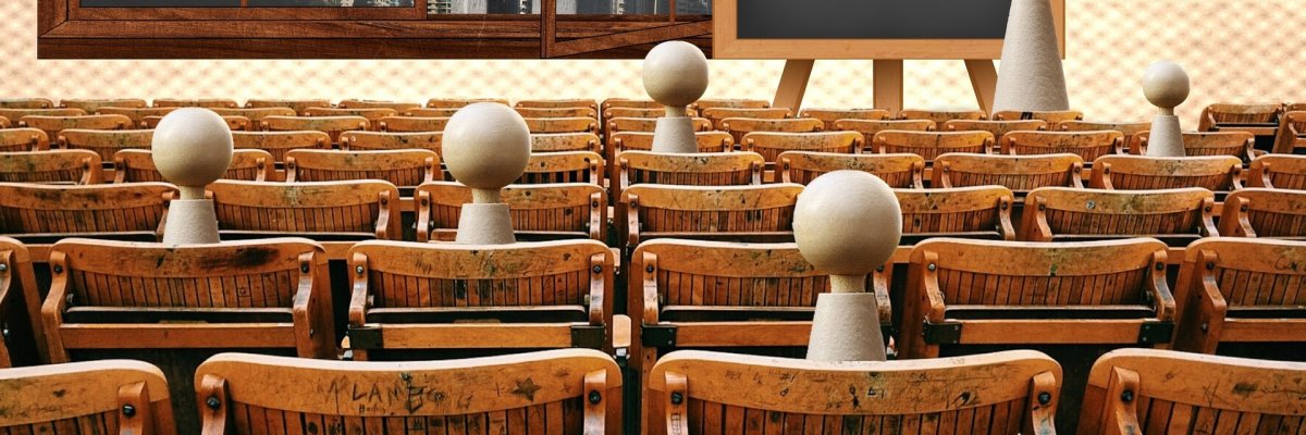 mehrere Figuren in einem Klassenraum