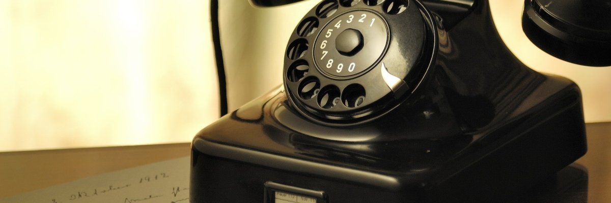 altes Scheibentelefon