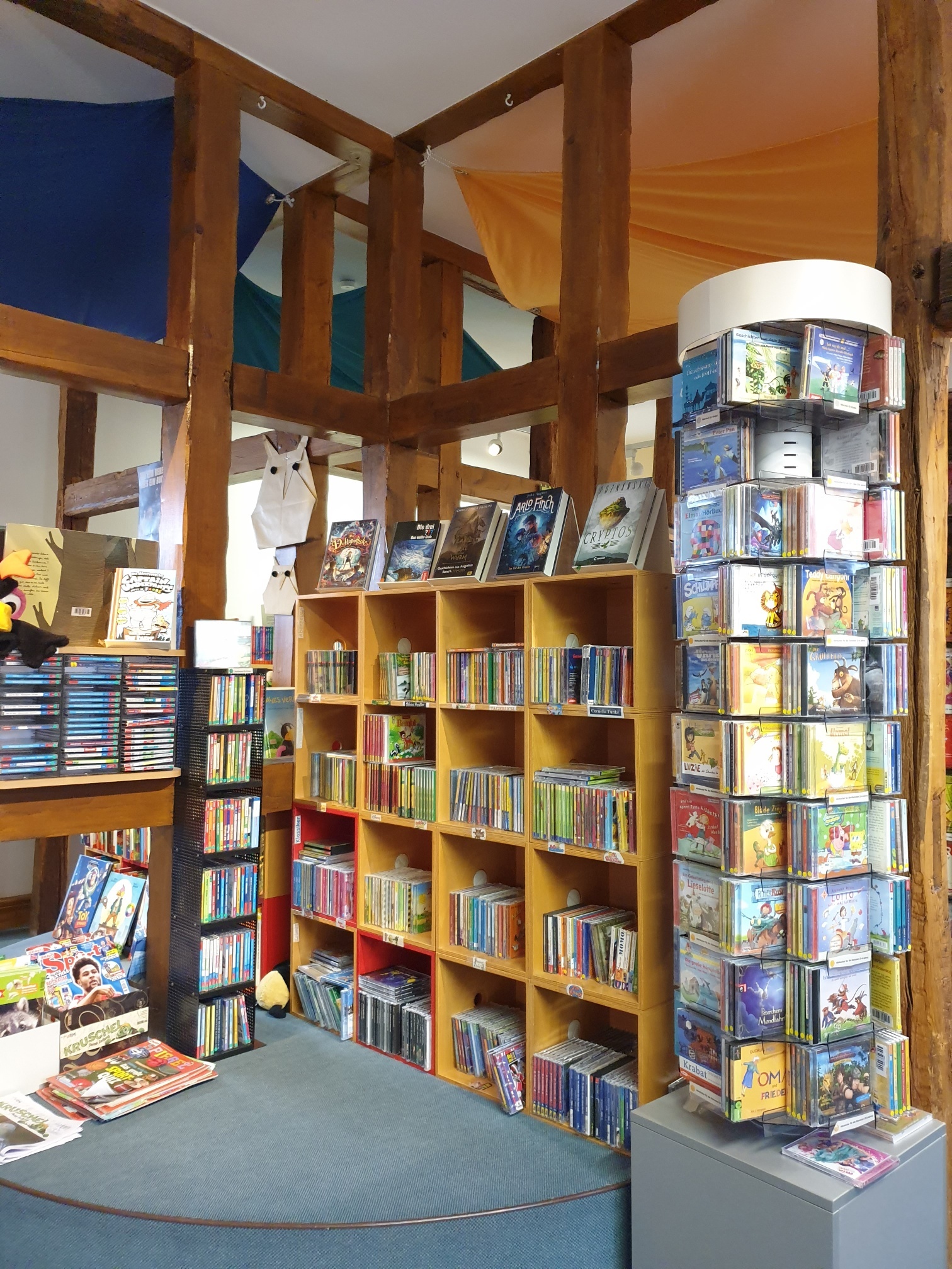 Medienecke in der Kinder- und Jugendbuchabteilung