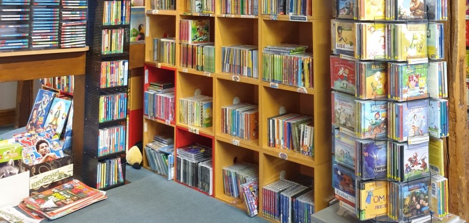 Medienecke in der Kinder- und Jugendbuchabteilung