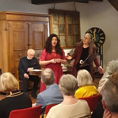 Dr. Rathke im Hintergrund, Gunda Baumgärtner, Elizabeth Neiman im Duett