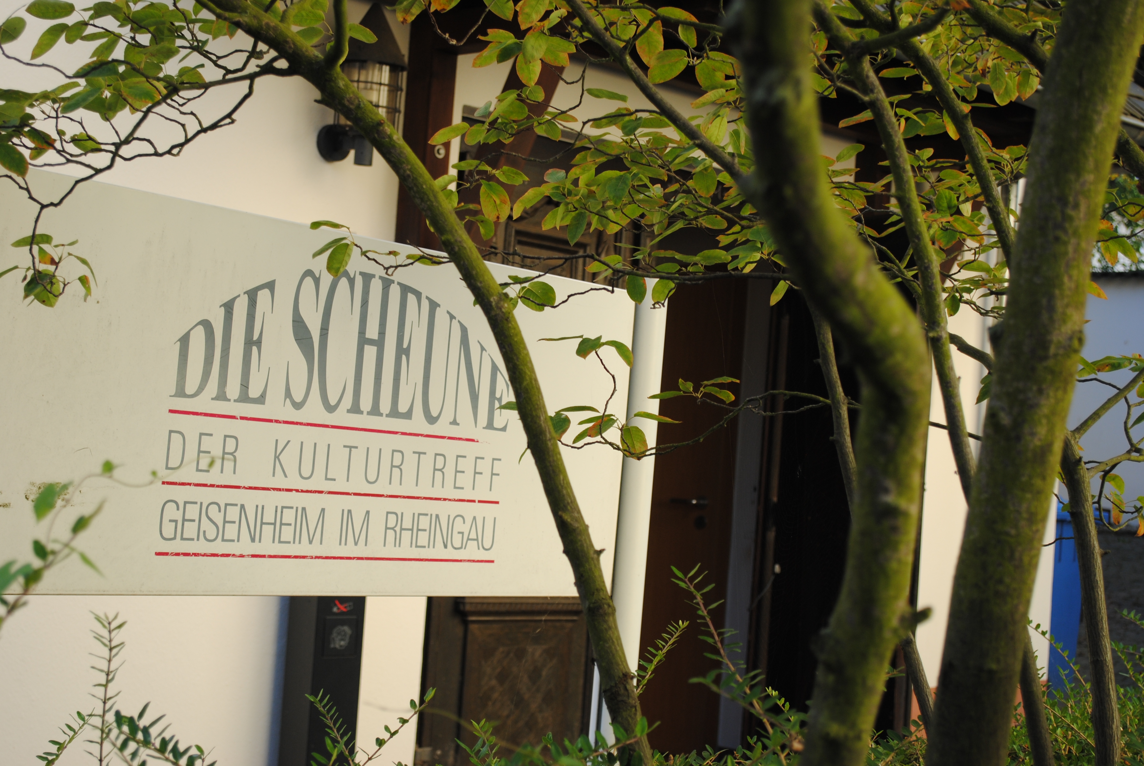 Das Eingangsschild der Scheune