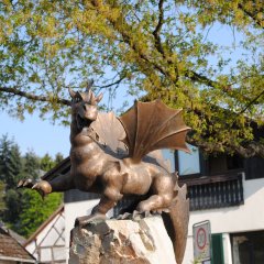 Stephanshäuser Drache Statue