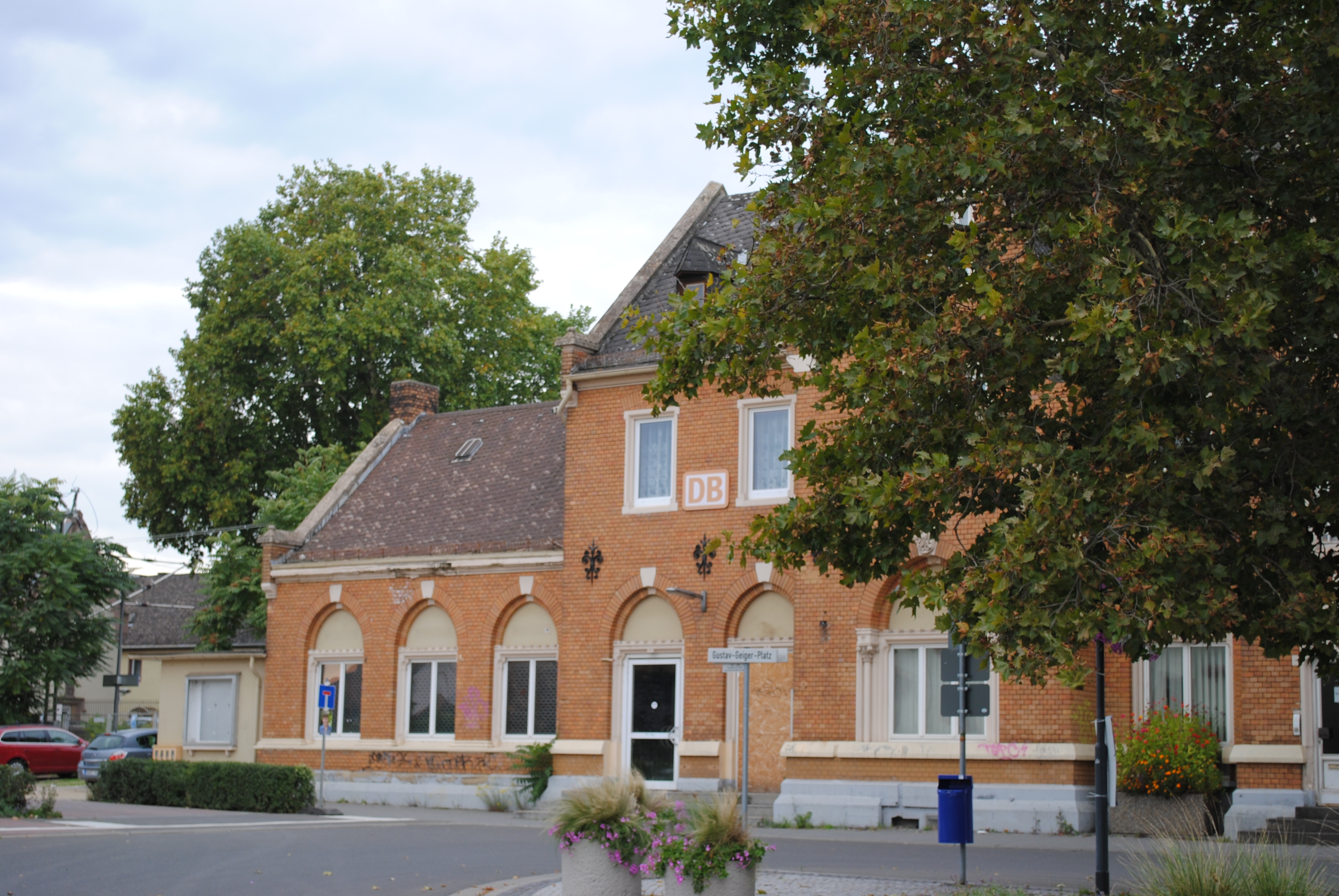 Gustav-Geiger-Platz, Geisenheimer Bahnhof
