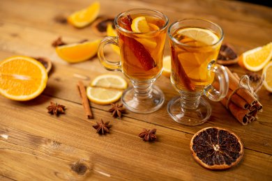 mulled wine with lemon